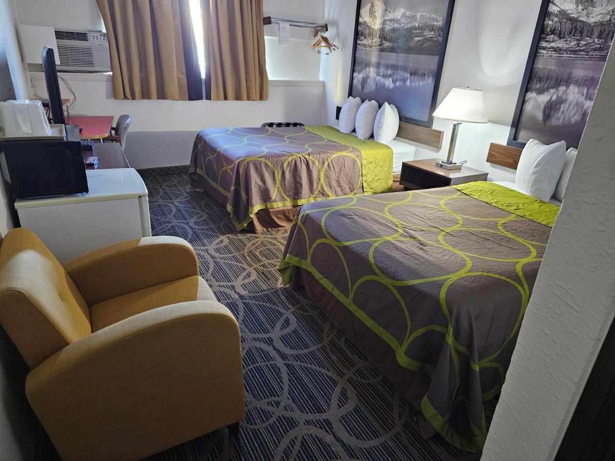 Super 8 By Wyndham Craig Hotell Eksteriør bilde